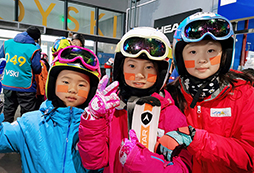 參加YuYoung青少年營地滑雪冬令營體驗冬天的快樂