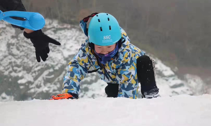 武漢滑雪冬令營適合青少年參加嗎？