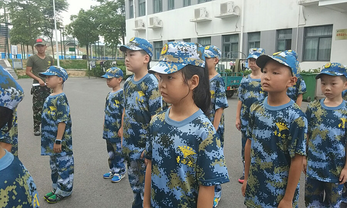 武漢小學生軍事冬令營