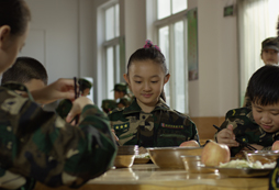 嚴(yán)格的軍營(yíng)生活