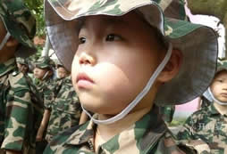 上海西點軍事冬令營分析當(dāng)前教育存在的誤區(qū)