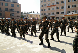上海西點軍校注重給孩子立規(guī)矩