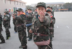 上海西點軍校培養(yǎng)子女樹立正確金錢觀