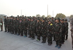 小學(xué)生軍事拓展活動讓孩子感受部隊生活