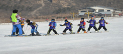 參加北京歡樂冬令營會安排滑雪課程嗎