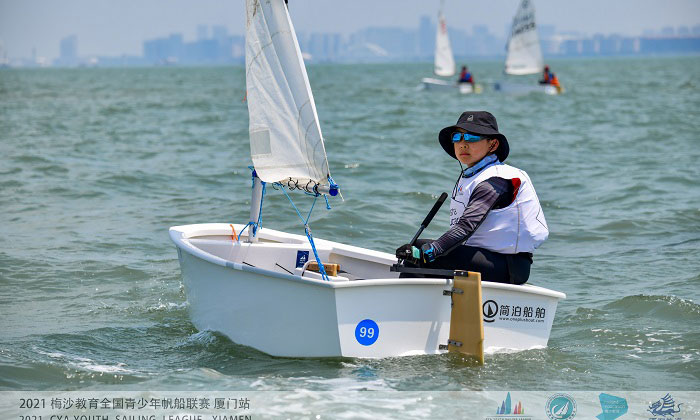 在海上漂泊