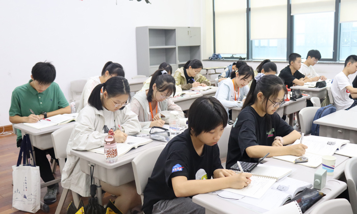 國內(nèi)英語冬令營哪家好