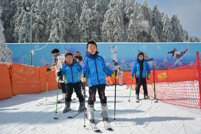 江南冬季野外滑雪場(chǎng)，好玩不貴，教練1對(duì)1指導(dǎo)，讓每個(gè)孩子都能掌握高山滑雪技巧