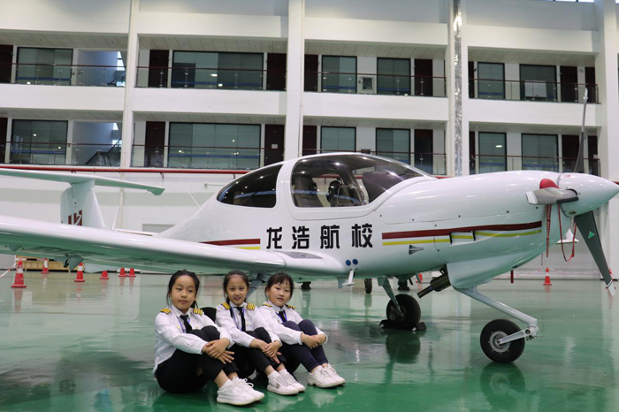 中國(guó)機(jī)長(zhǎng)航天5天冬令營(yíng)，真實(shí)場(chǎng)景體驗(yàn)空軍飛行員軍旅生活