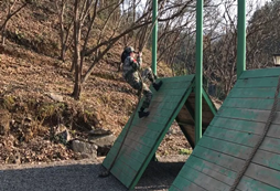 北京軍事訓(xùn)練冬令營幫青少年實(shí)現(xiàn)實(shí)彈射擊的夢想