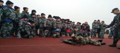 浙江中學(xué)生軍事冬令營磨煉孩子堅(jiān)強(qiáng)意志！