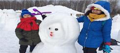 南方的同學(xué)寒假隨父母一起來(lái)到北國(guó)冰雪世界